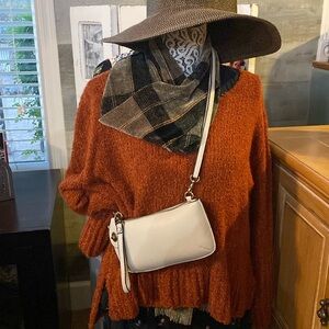 Joy Susan new w/ no tag mini crossbody w/ adjustable strap W/ gold hardware